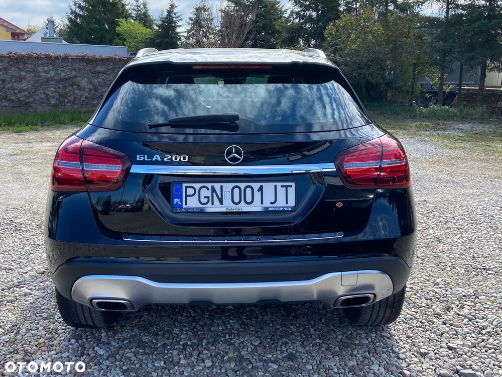 Mercedes-Benz GLA - 11