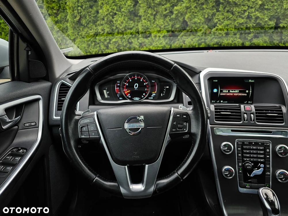 Volvo XC 60 T6 AWD Momentum - 24