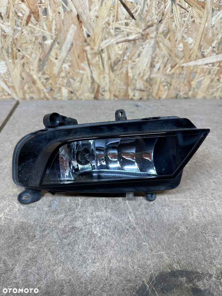 AUDI A4 B8 HALOGEN PRAWY 8K0941700 - 1