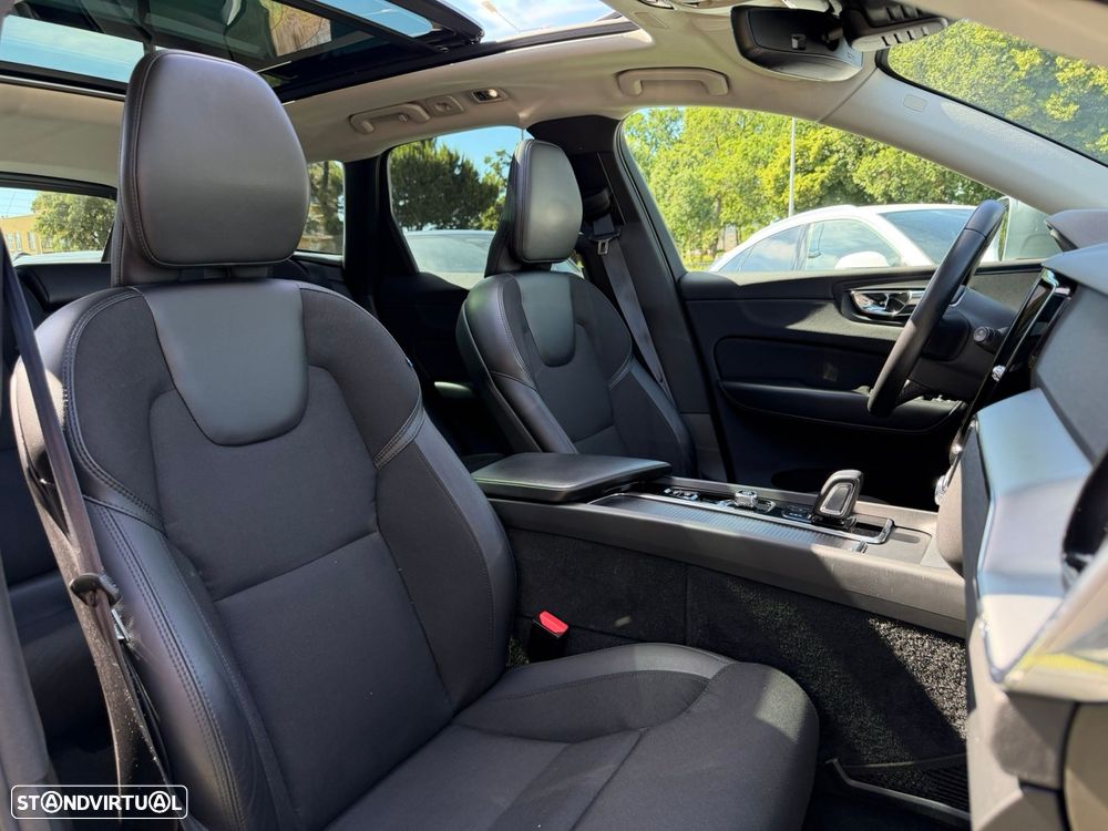 Volvo XC 60 2.0 T8 PHEV Momentum Plus AWD - 22