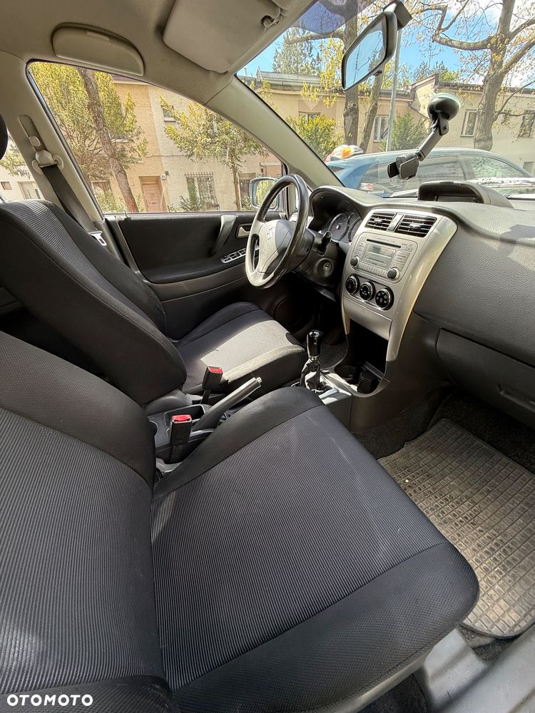 Suzuki Liana 1.6 4WD Comfort - 10