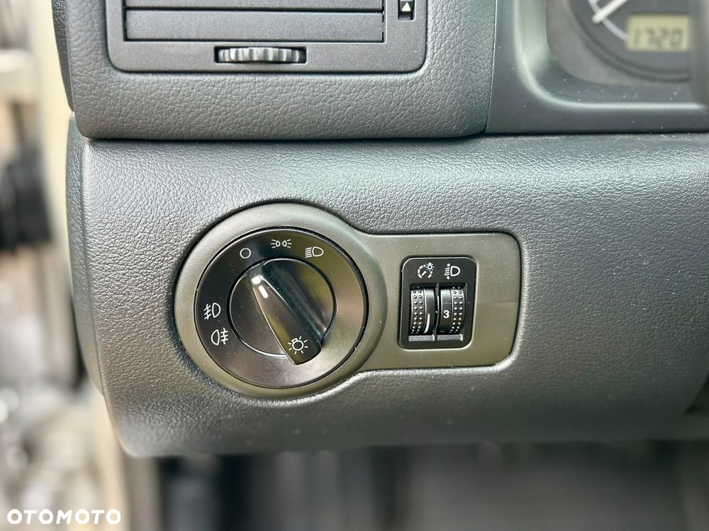 Skoda Octavia 1.4 Ambiente - 11