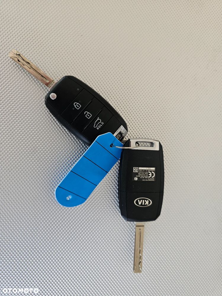 Kia Carens 1.7 CRDi 115 Dream Team Edition - 22
