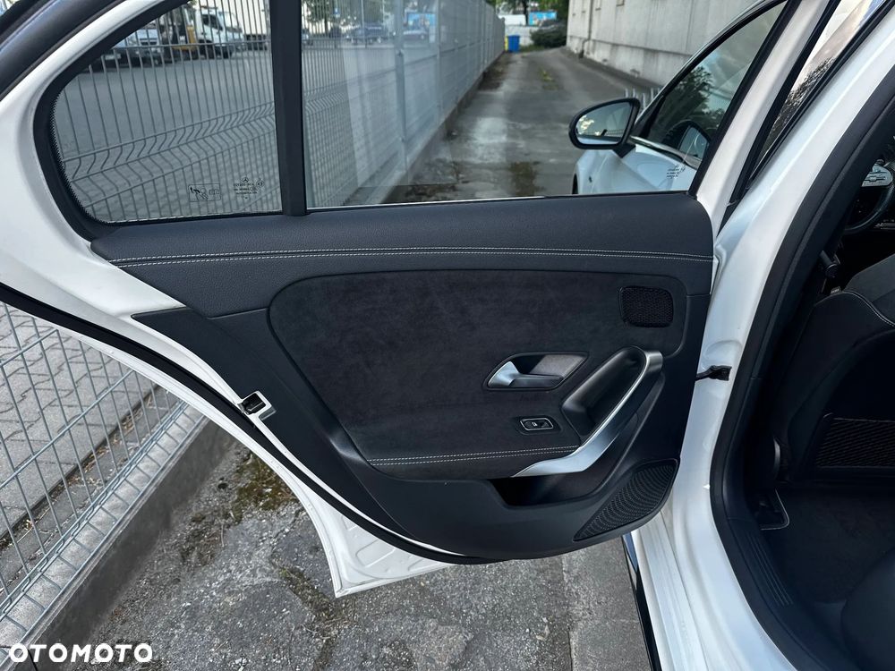 Mercedes-Benz Klasa A 180 Edition 1 7G-DCT - 16