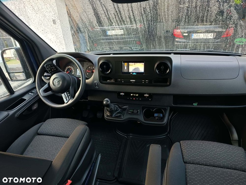 Mercedes-Benz Sprinter - 11