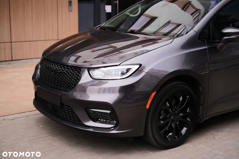 Chrysler Pacifica - 4
