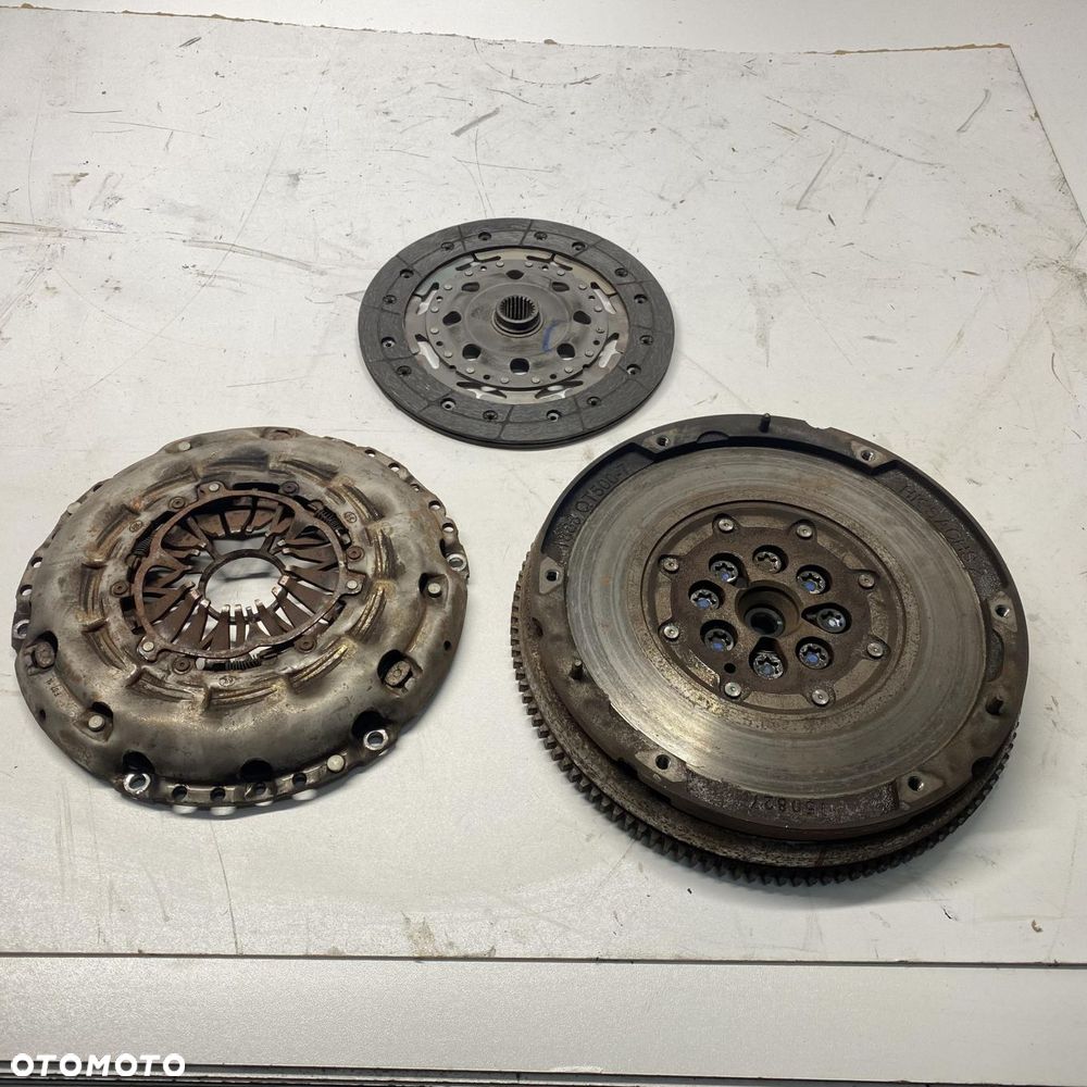 KOŁO DWUMASOWE HYUNDAI TUCSON II 2.0 CRDI 15-19 - 2