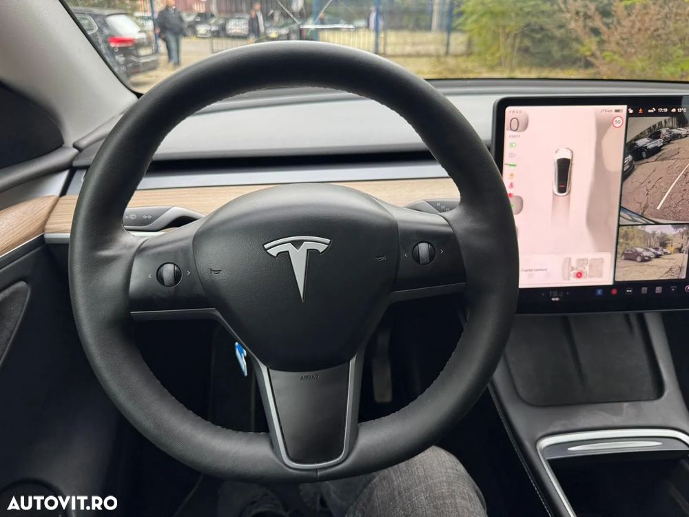 Tesla Model Y Long Range - 23