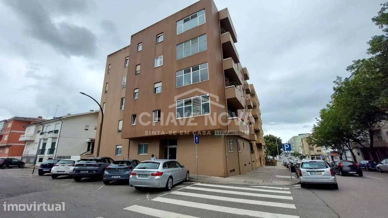 T3 Renovado c/ Varanda no Bonfim (Praça Velásquez) - Grande imagem: 2/26