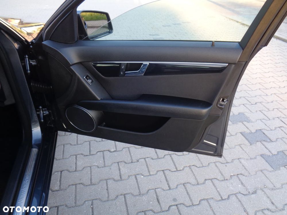 Mercedes-Benz Klasa C 180 Kompressor Automatik BlueEFFICIENCY Avantgarde - 17