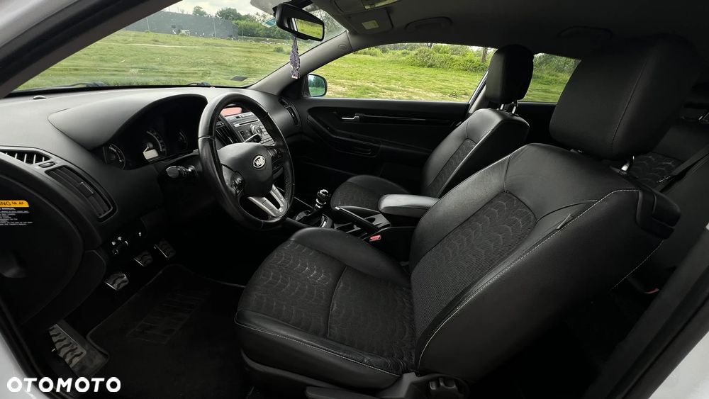 Kia Ceed - 13