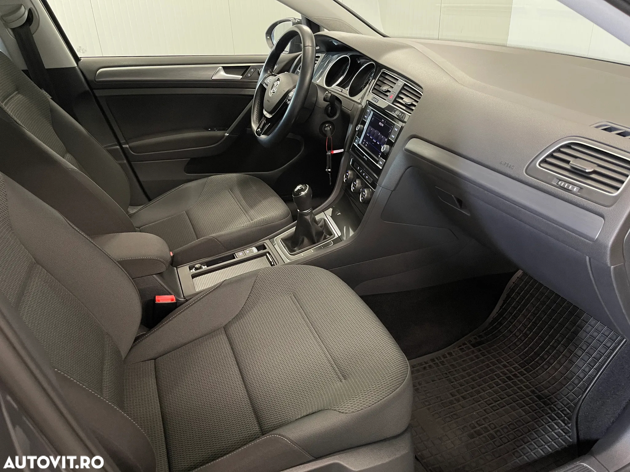 Volkswagen Golf 1.6 TDI Comfortline - 10