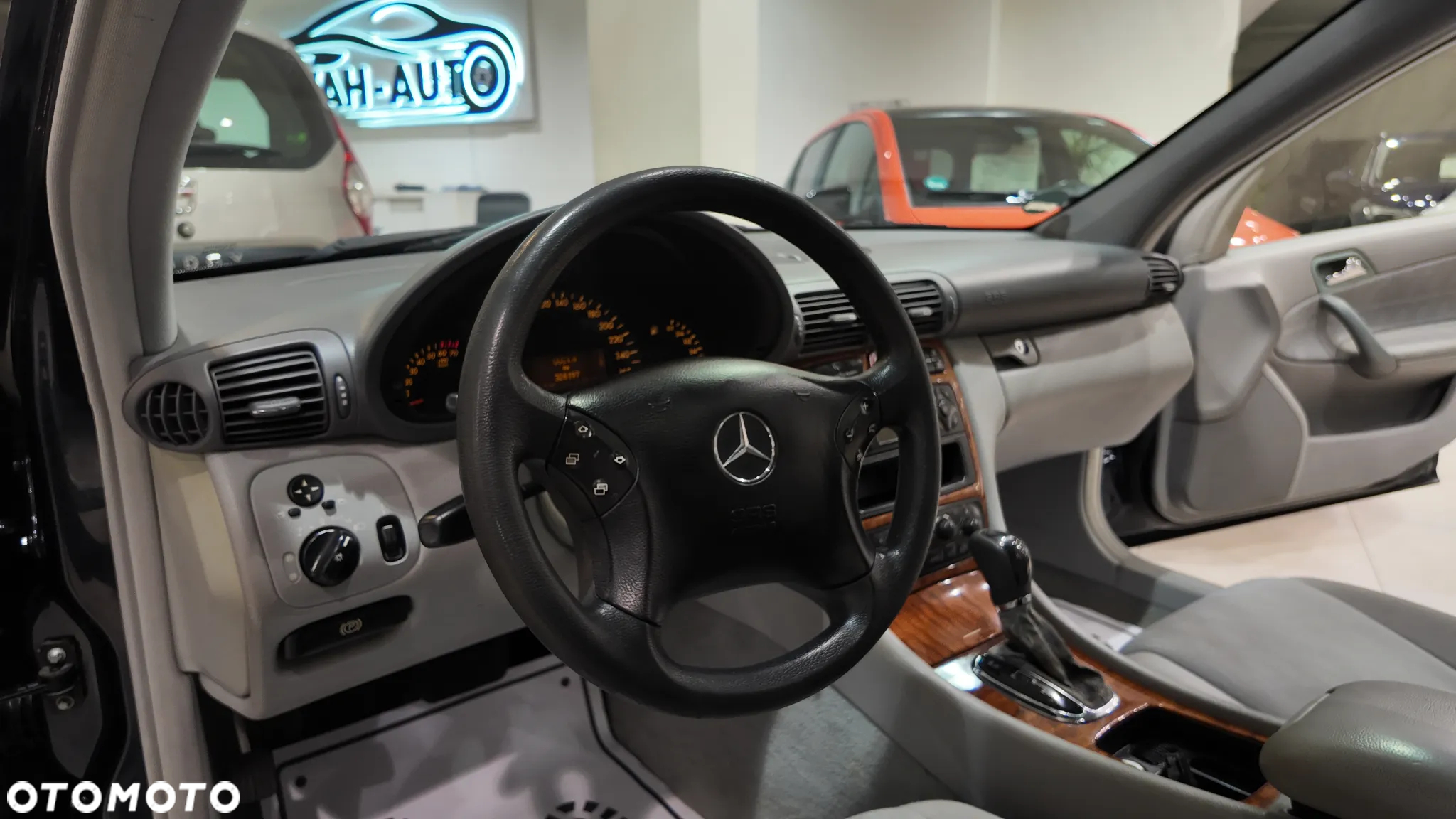 Mercedes-Benz Klasa C 180 T Kompressor Automatik Classic - 25