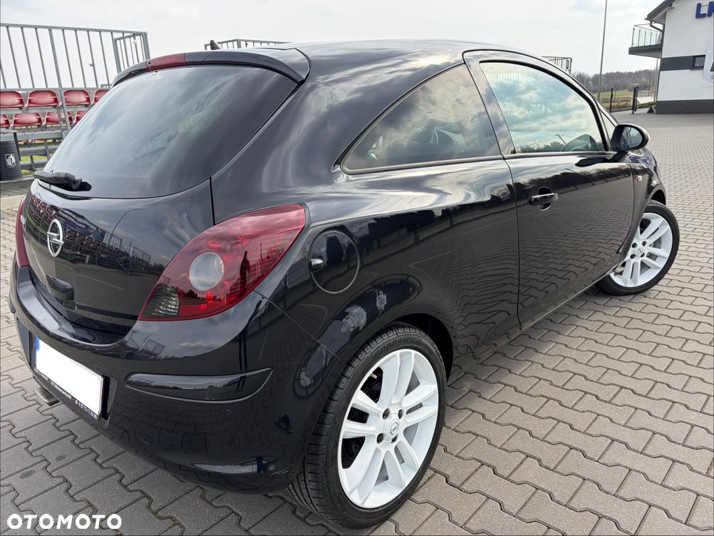 Opel Corsa 1.4 16V Cosmo - 4