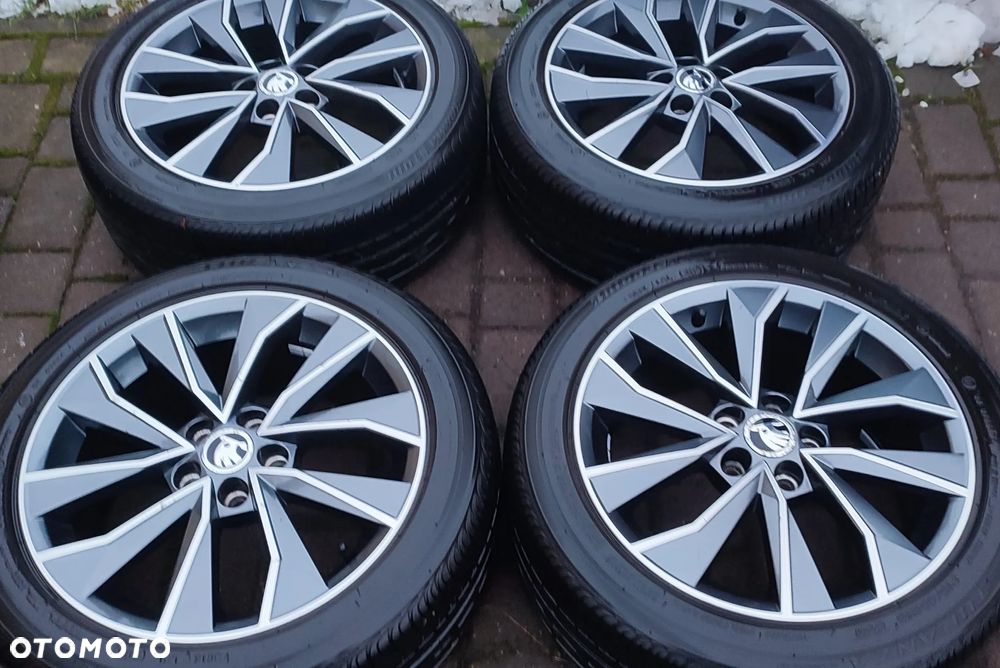 Felgi Aluminiowe Oryg. Skoda Fabia Rapid 16 cali 5x100 7Jx16 Et46 Ø57,1mm Ładne - 1