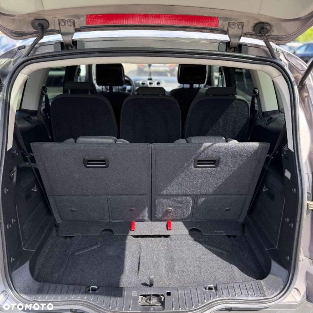 Ford S-Max - 11