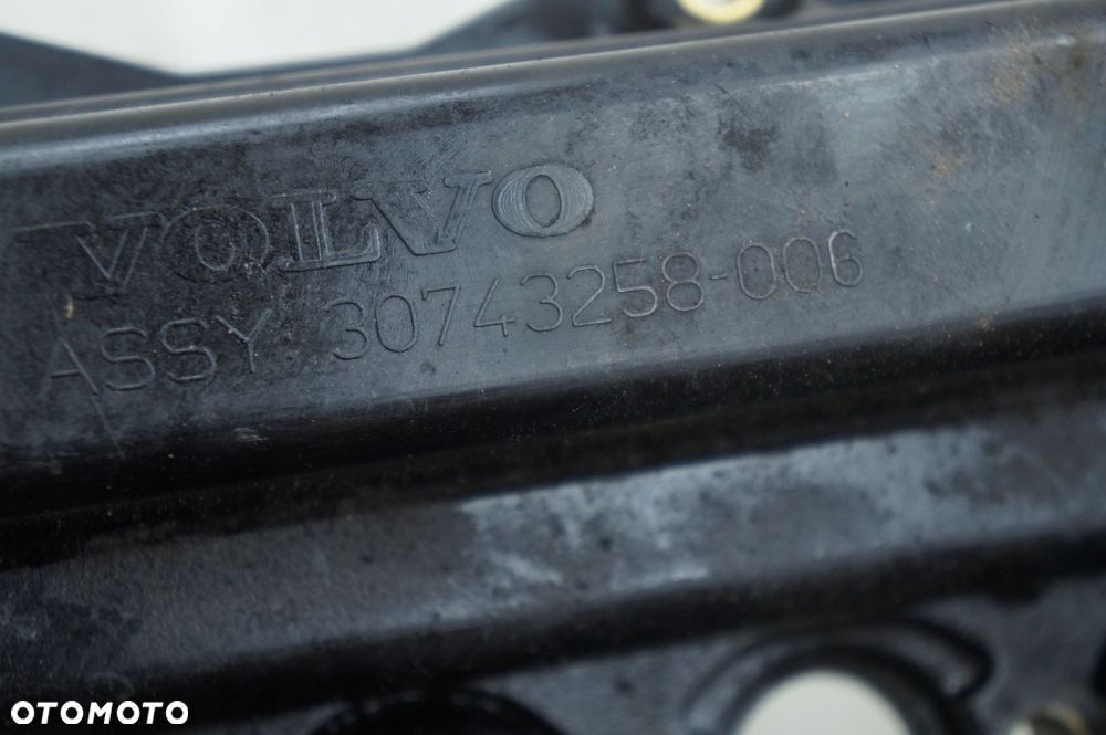pokrywa zaworów 2.4d volvo s40 ii v50 c70 ii c30 08675978 30743258-006 - 6