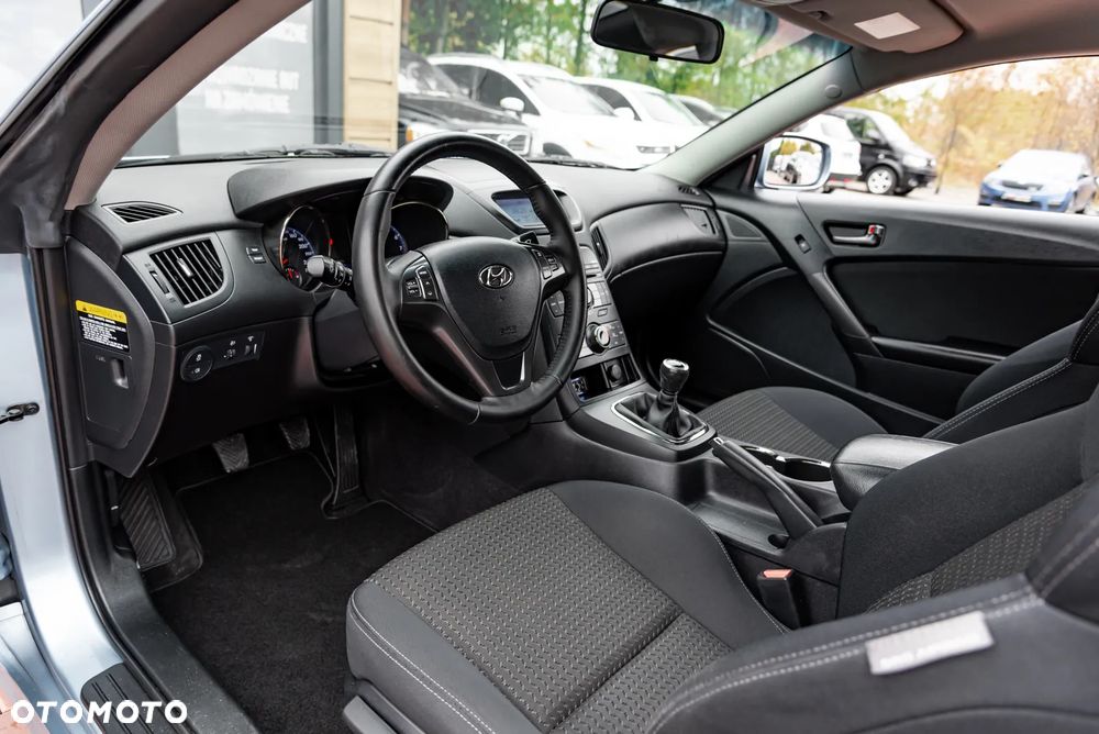 Hyundai Genesis Coupe 2.0 T - 14