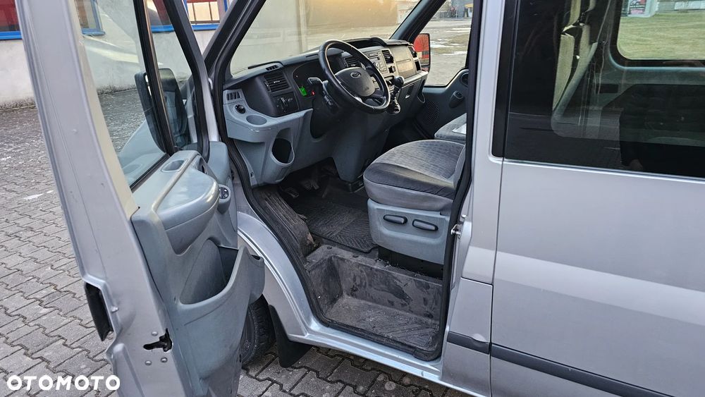 Ford Transit - 25