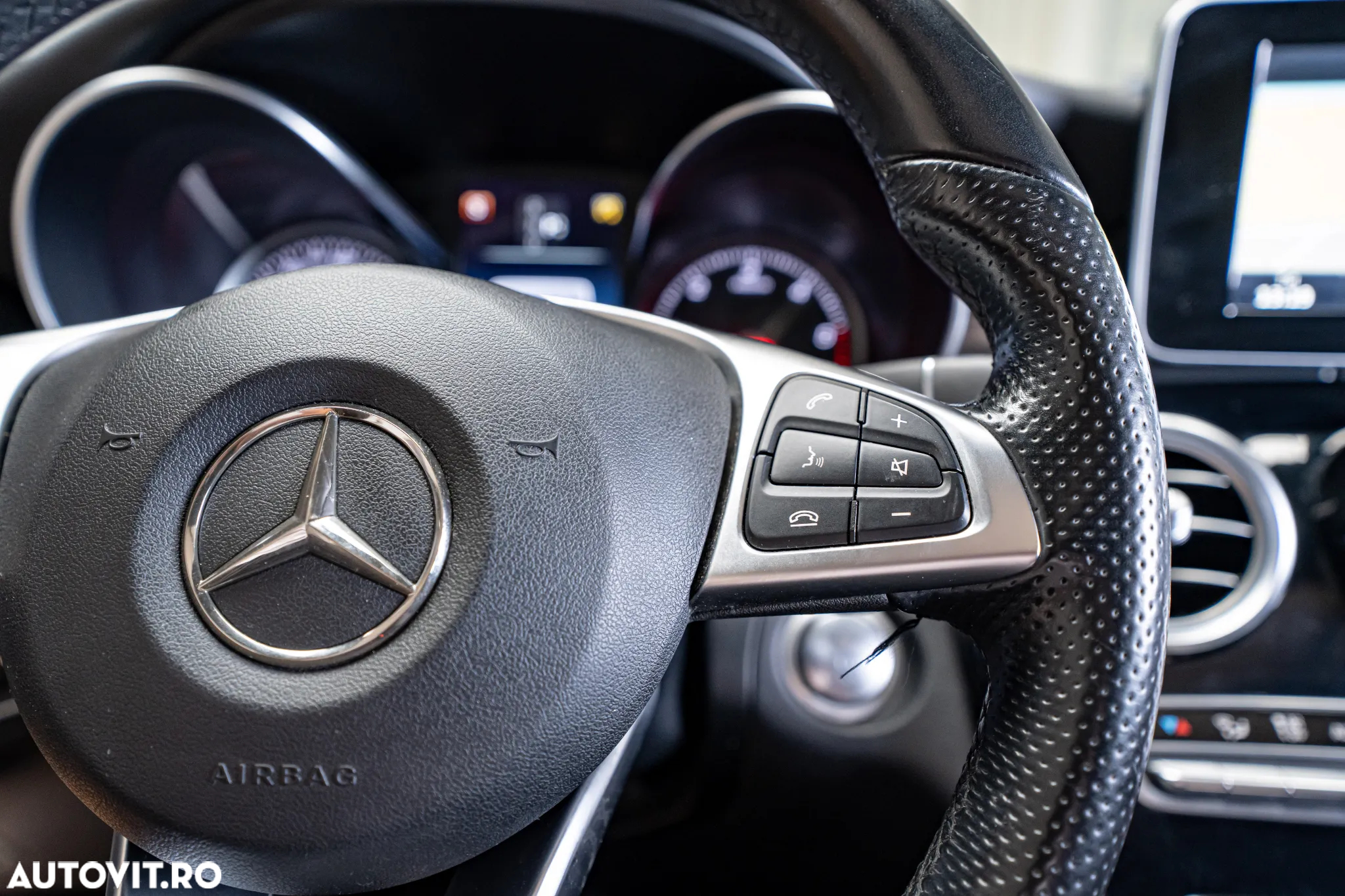 Mercedes-Benz GLC 220 d 4Matic 9G-TRONIC AMG Line - 23