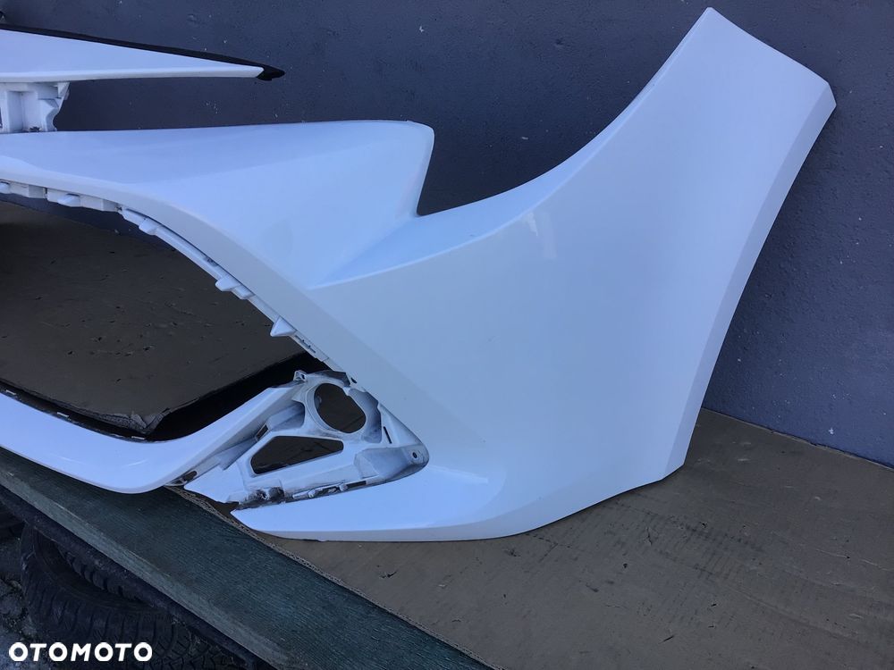 Zderzak przedni Toyota Corolla E21 HB Kombi - 4