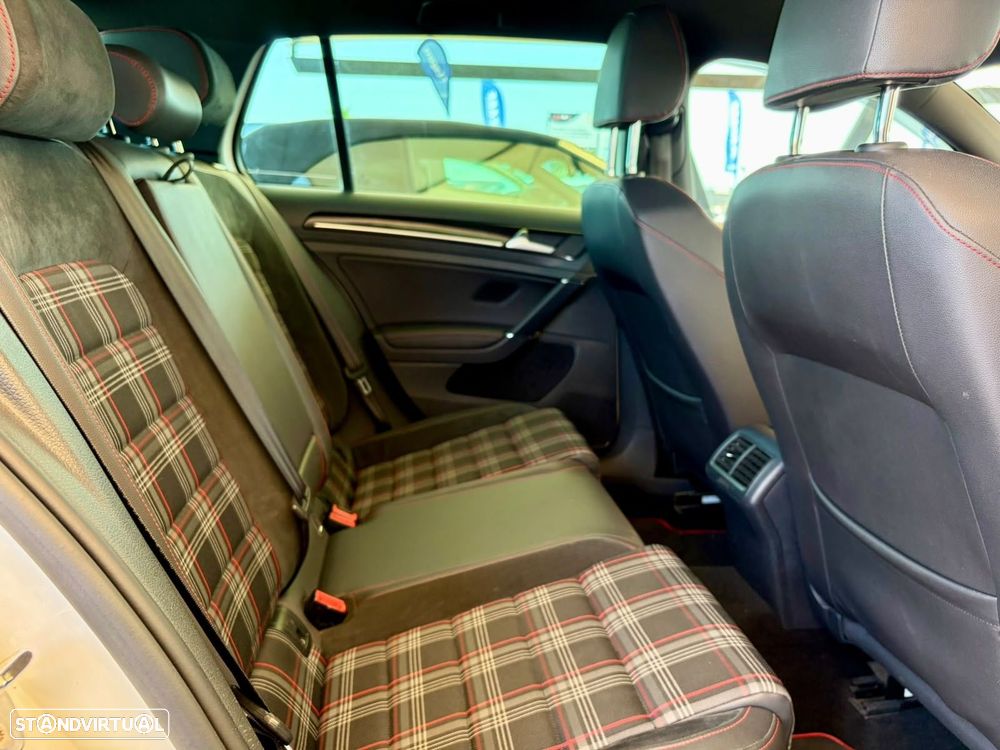 VW Golf GTI BlueMotion - 16