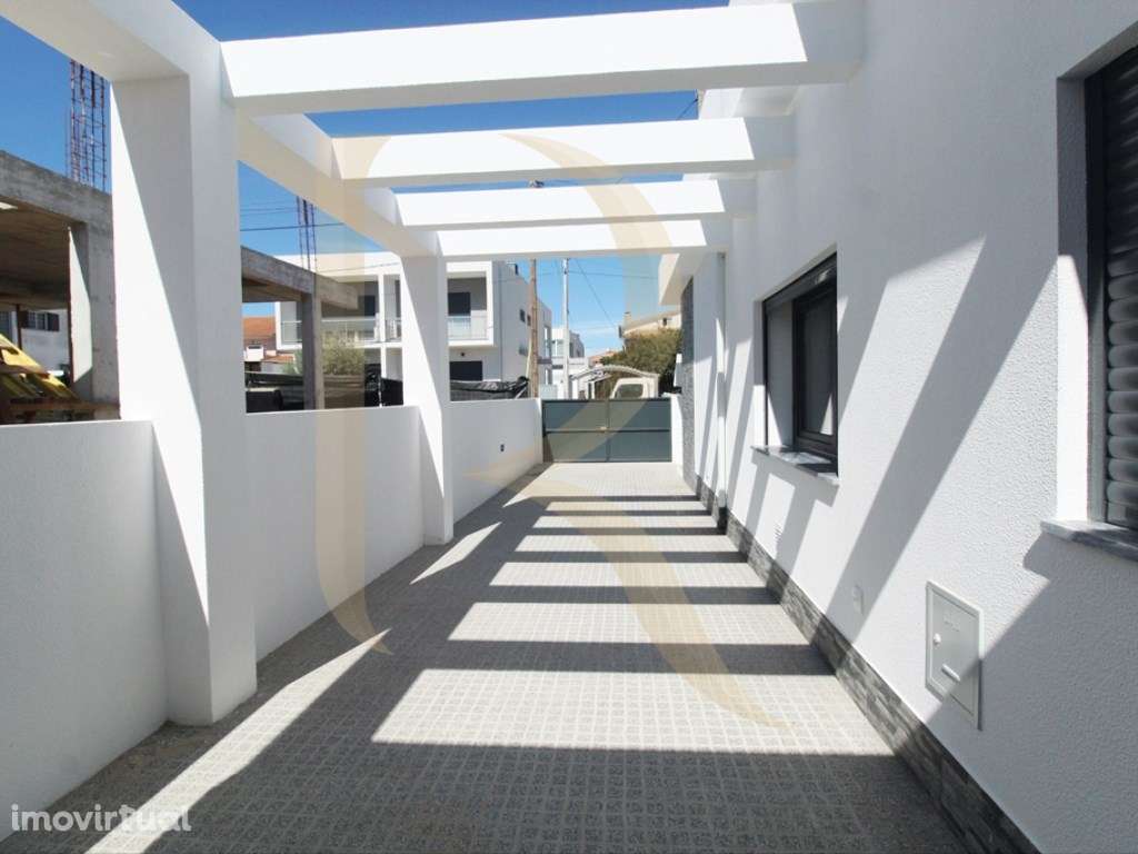 Moradia isolada térrea nova T4 em Fernão Ferro - Grande imagem: 4/24