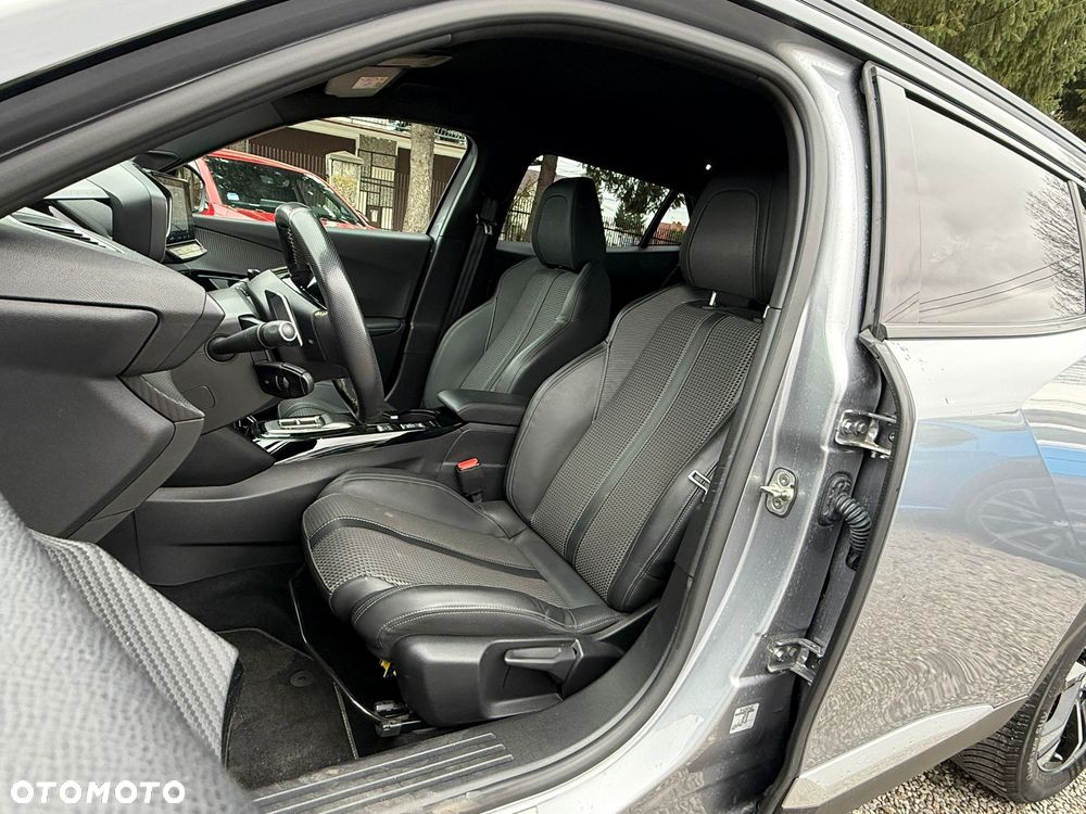 Peugeot 2008 PureTech 130 EAT8 GT Pack - 13