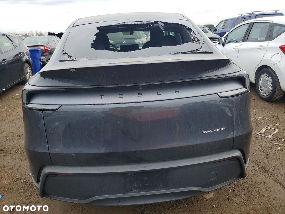 Tesla Model Y Premium Long Range Dual Motor AWD - 6