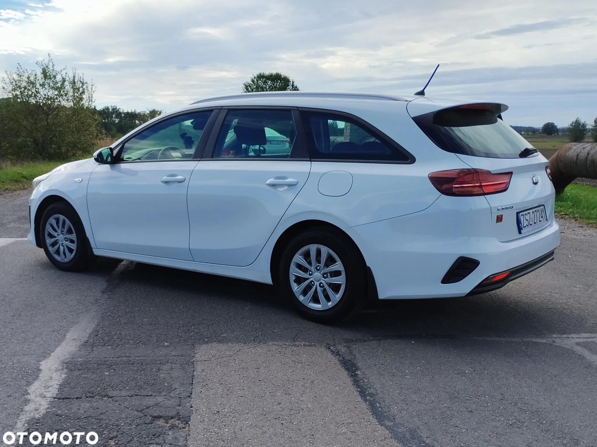 Kia Ceed - 12