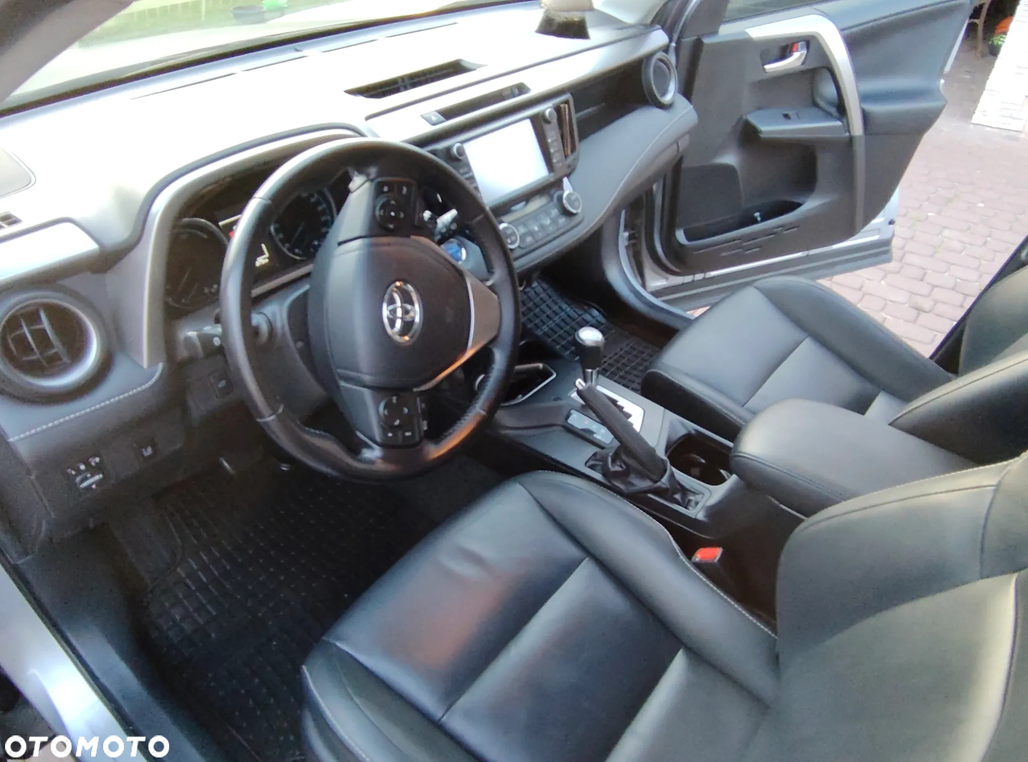 Toyota RAV4 Hybrid Premium 4x2 - 24