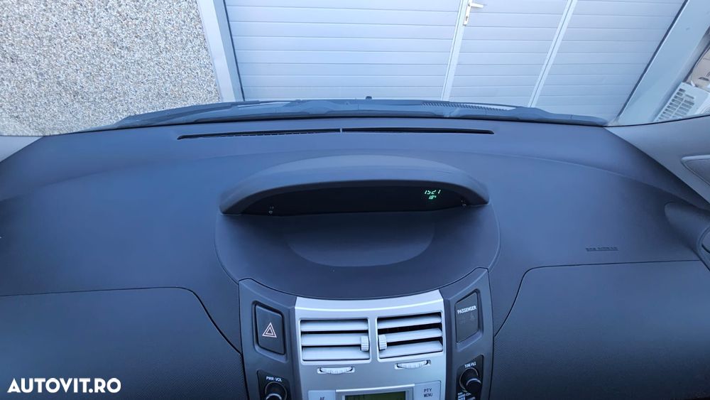 Toyota Yaris 1.3 Aut Luna - 12