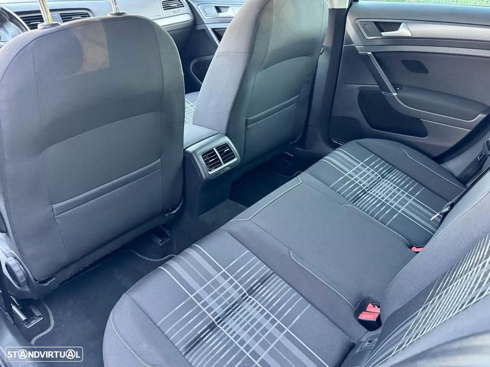 VW Golf 2.0 TDI Highline DSG - 21