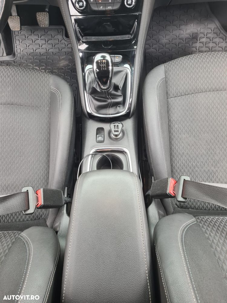 Opel Astra Sport Tourer Turbo 1.4 ECOTEC Dynamic - 23