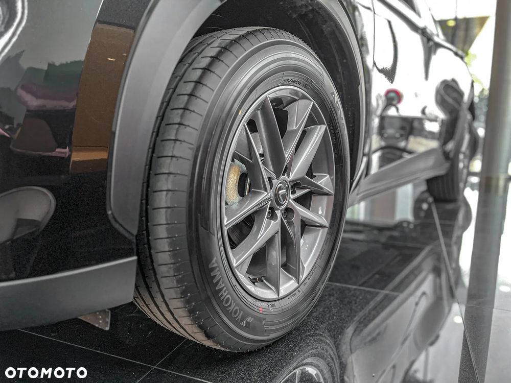 Lexus LBX 1.5 Hybrid - 12