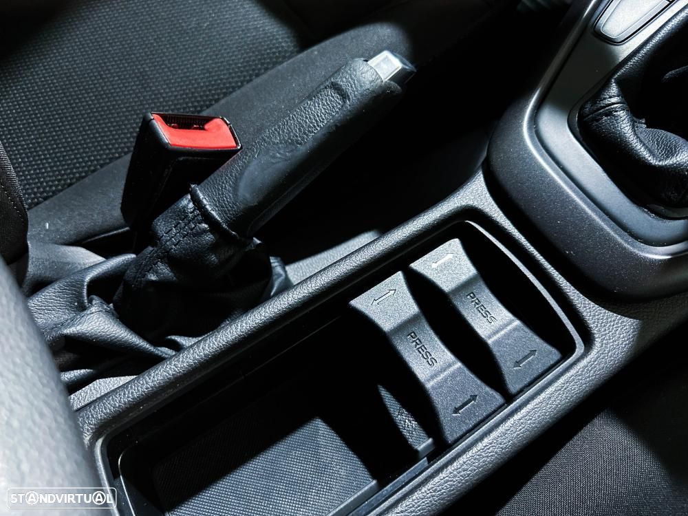 Ford Focus 1.6 TDCi Titanium — fotografia 37