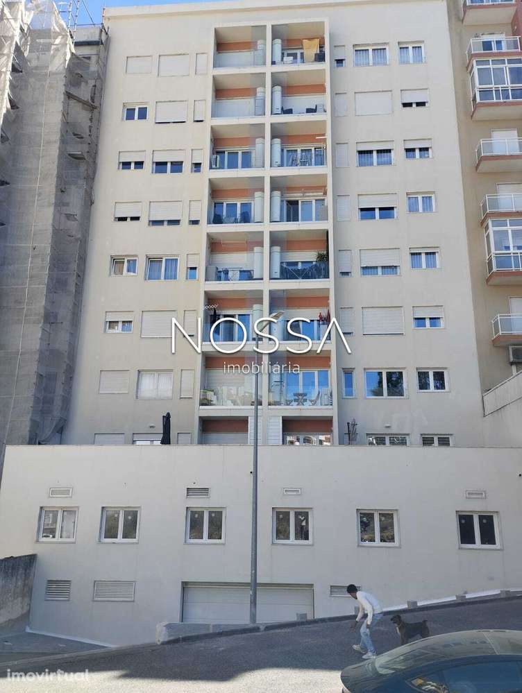 Espaço de serviços com processo de alteraçao para habitação em curs... - Grande imagem: 2/14