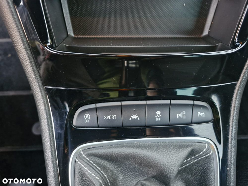 Opel Astra 1.4 T Dynamic S&S - 20