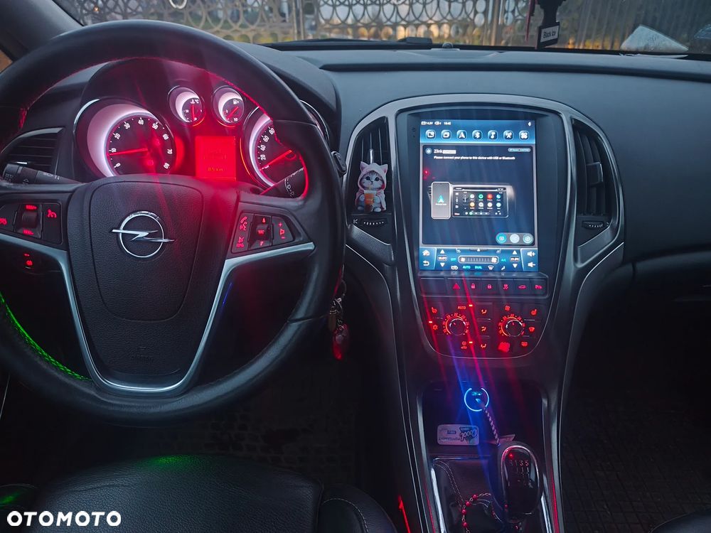 Opel Astra 1.6 T Cosmo - 10