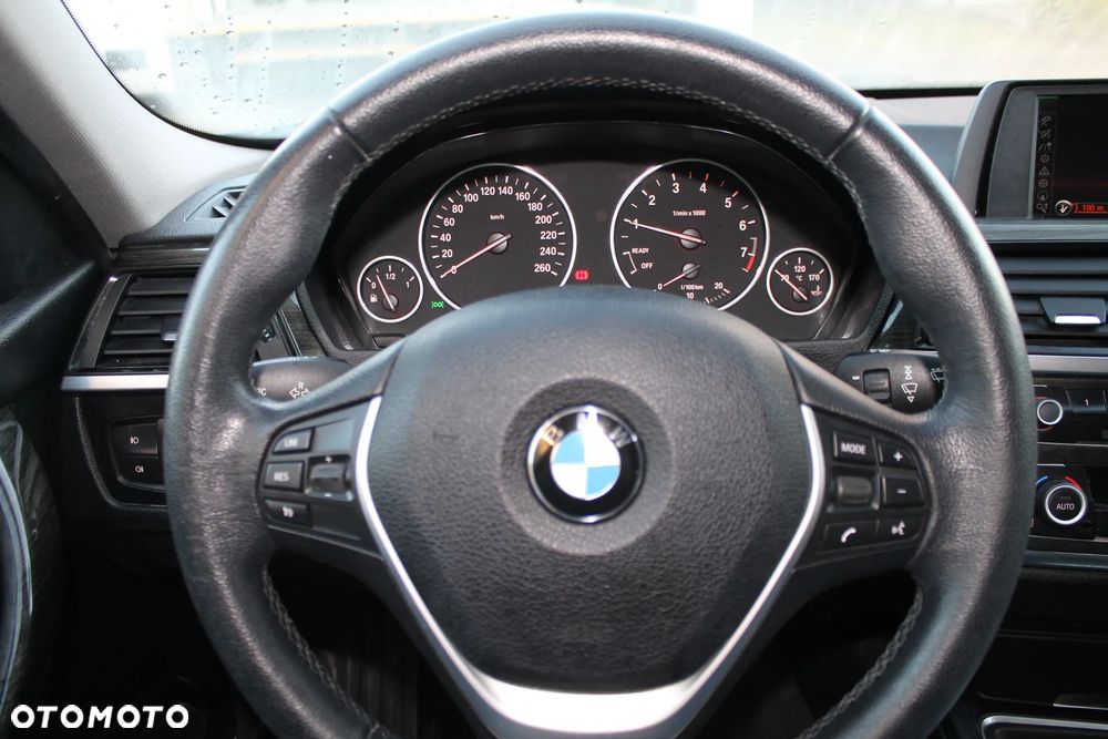 BMW Seria 3 320i Luxury Line - 6