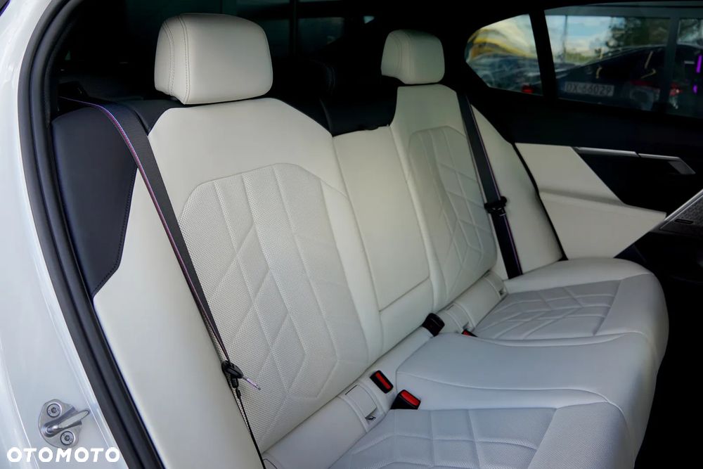 BMW Seria 5 520d xDrive mHEV M Sport - 23