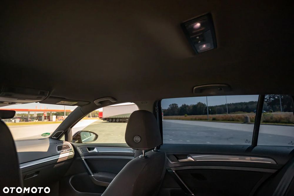Volkswagen Golf - 23