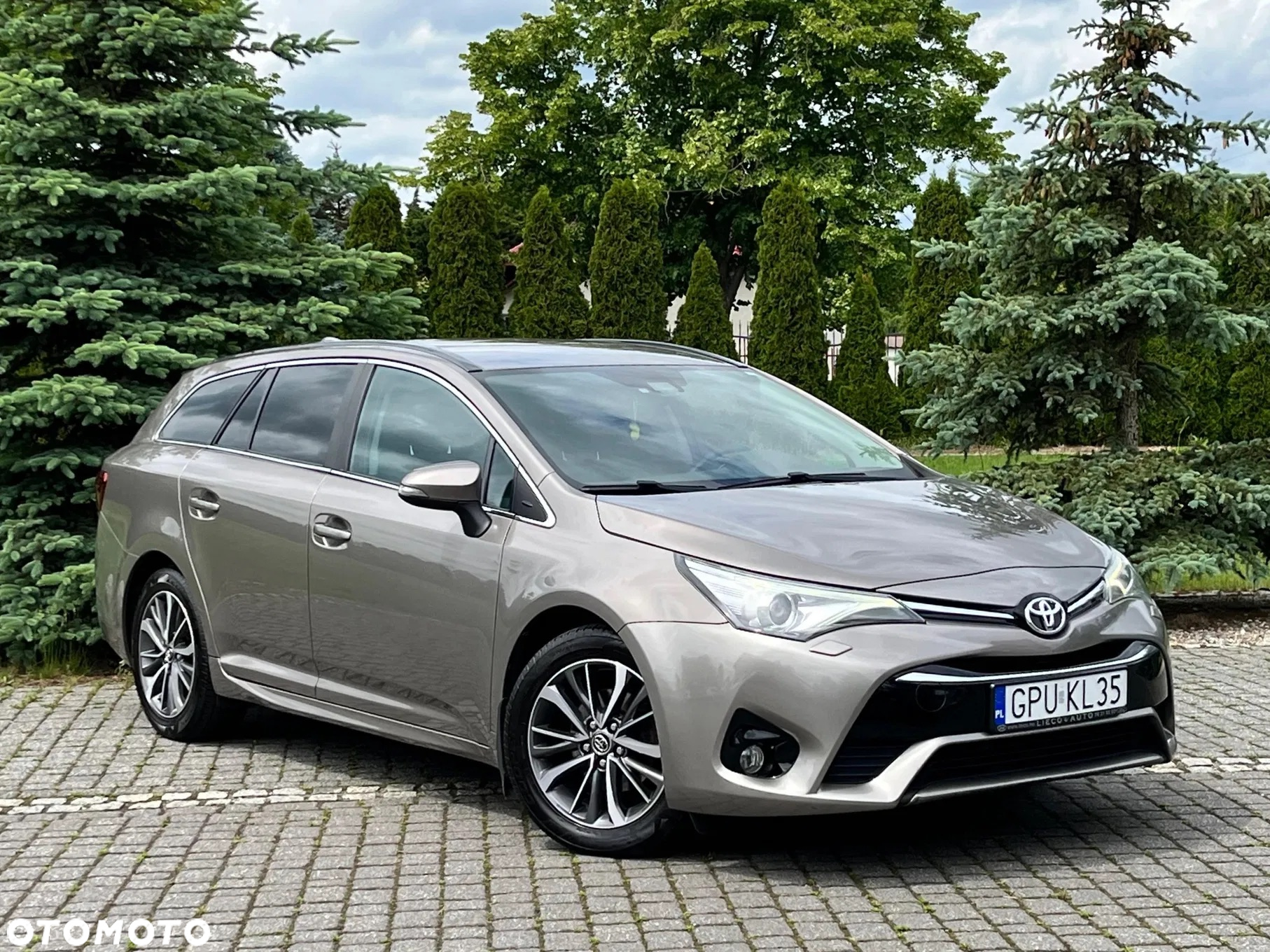 Toyota Avensis 1.6 D-4D Premium - 4