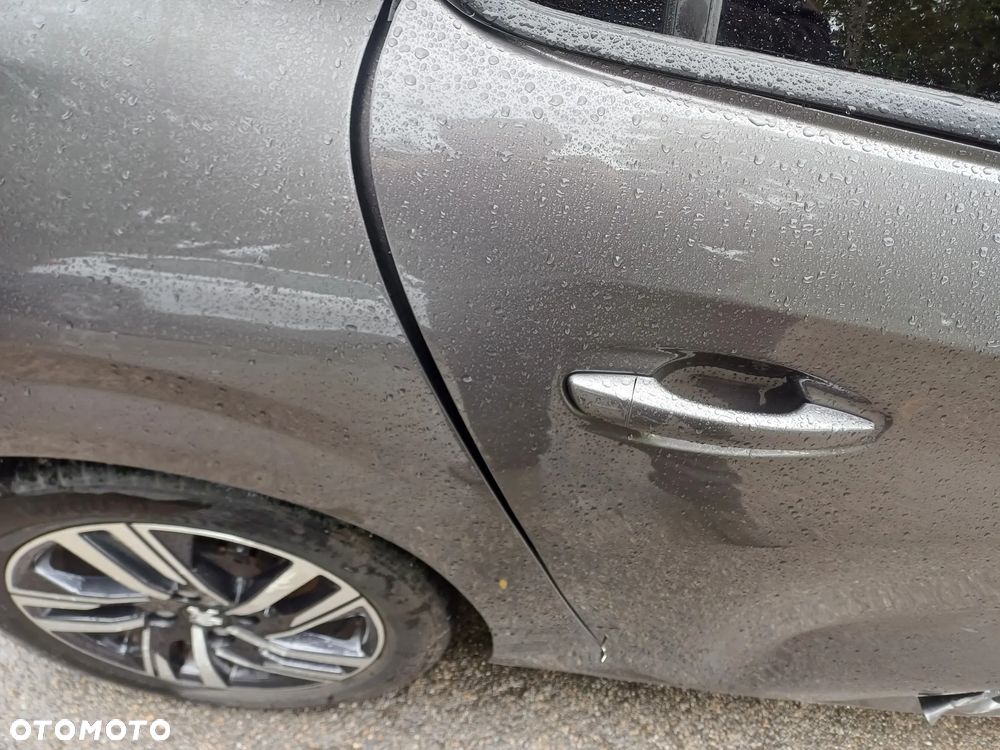 Peugeot 208 PureTech 100 EAT8 Allure - 11