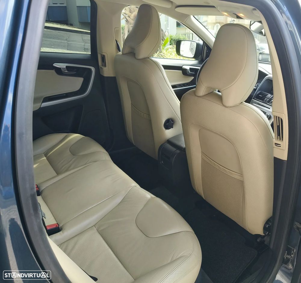 Volvo XC 60 2.0 D3 Drive Momentum - 25