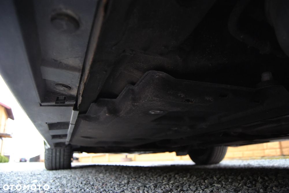 Toyota Avensis 1.6 Sol - 38