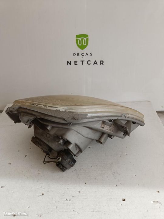 farol óptica esquerdo Opel Vivaro 2003 - 3