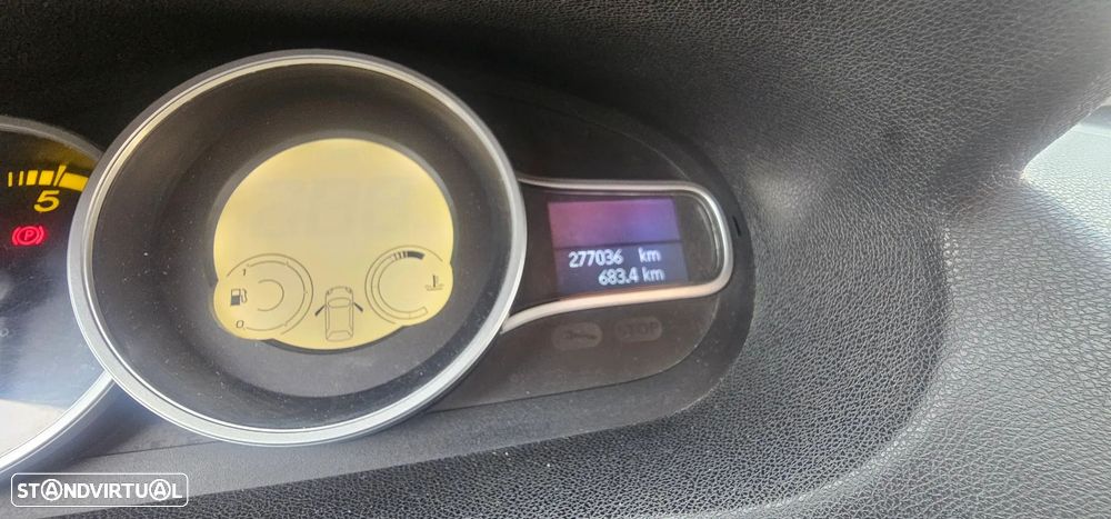 Renault Mégane 1.5 dCi Dynamique - 4