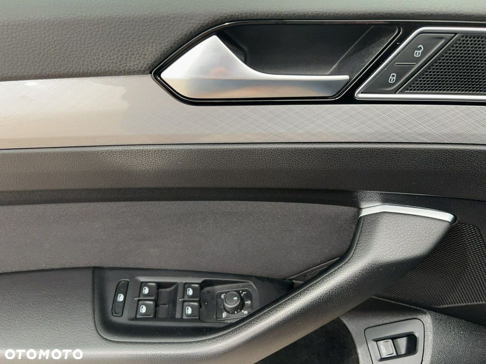 Volkswagen Passat - 13