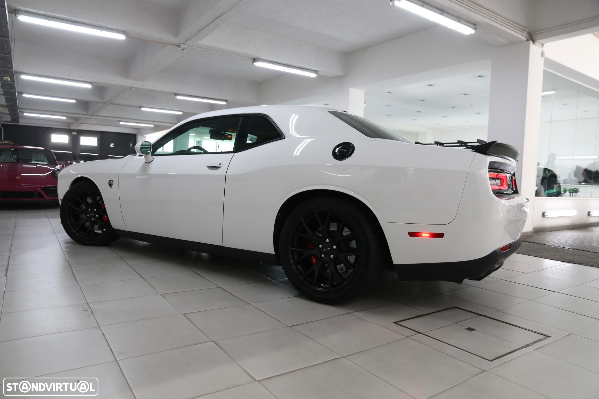 Dodge Challenger Auto SRT Hellcat - 7